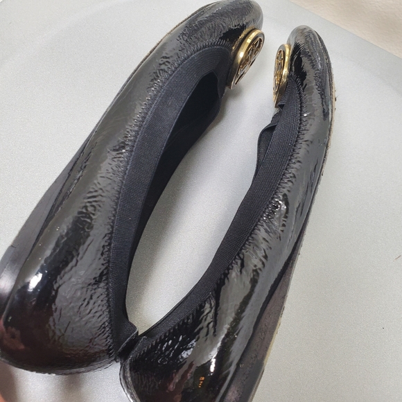Tory Burch Caroline Black Patent Leather Ballet Flats Gold Logo Shoes Size 7.5‎ - Picture 6 of 11